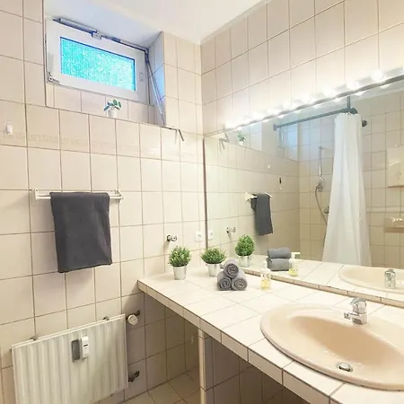 Moderne Und Sehr Zentral Gelegene Neuss