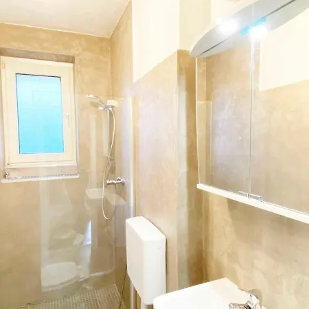 Apartment Moderne Und Sehr Zentral Gelegene Neuss